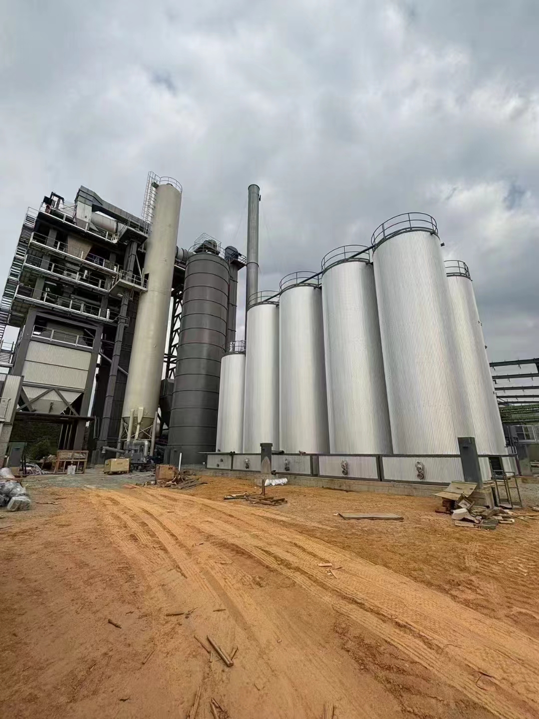 1722387411168977.jpg 電加熱瀝青罐.jpg